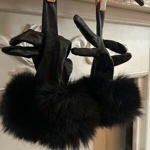 Elegant Black Fur-Trimmed Leather Gloves